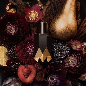Royalty by maluma in Onyx (body cologne)